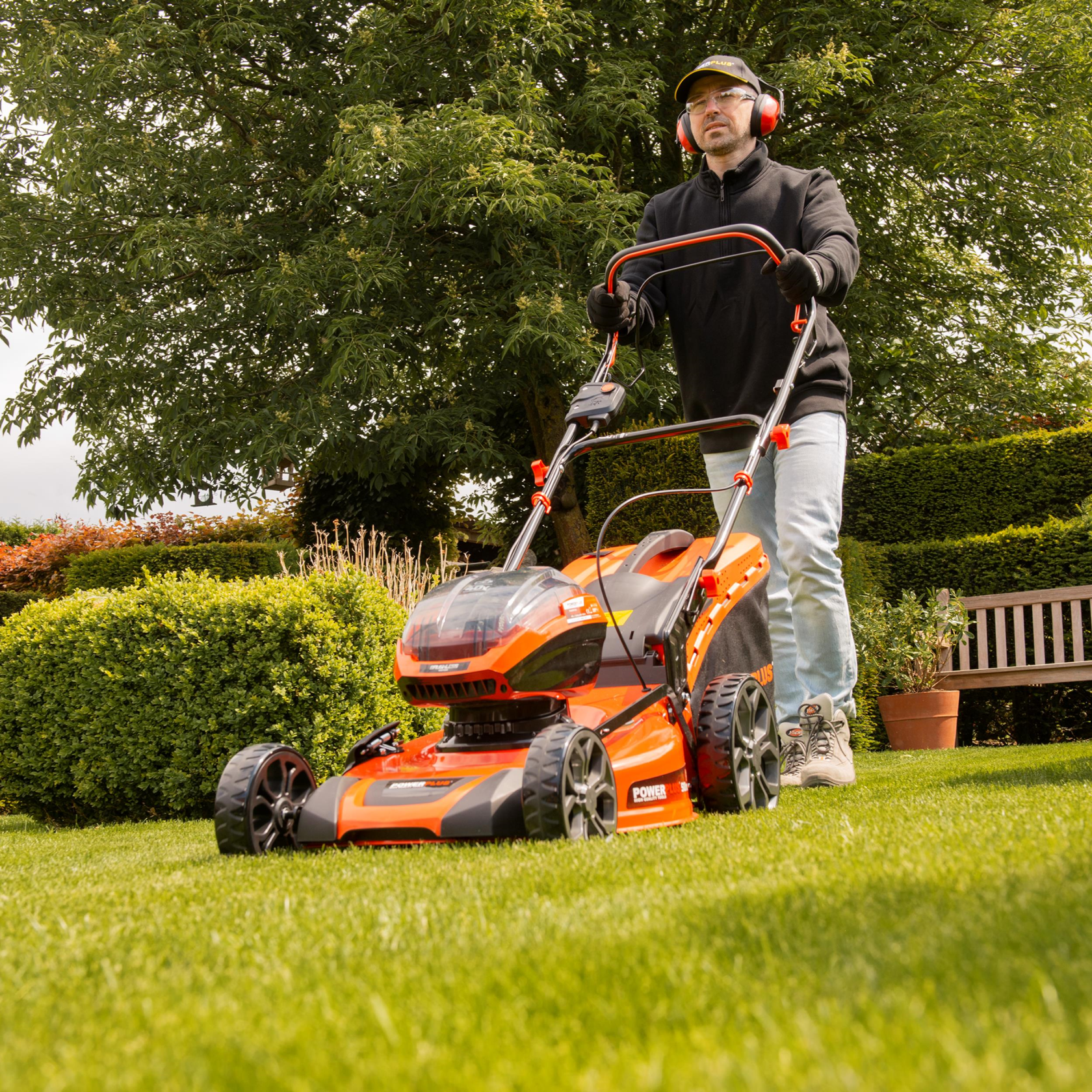 Elektrische grasmaaier op batterijen, draagbare grasmaaier, 21 V, draadloze tuingrasmaaier met verstelbare stang voor snel maaien van de tuin, batterijen en oplader inbegrepen (2 x accu Elektrische grasmaaier op batterijen, draagbare grasmaaier, 21 V, draadloze tuingrasmaaier met verstelbare stang voor snel maaien van de tuin, batterijen en oplader inbegrepen (2 x accu