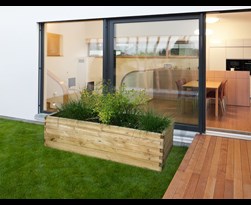 Lariks houten bloembak glad geschaafd 200 x 50 x 45 cm Lariks houten bloembak glad geschaafd 200 x 50 x 45 cm