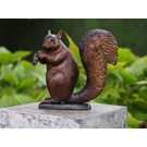                                                                     bronzen-beeld-eekhoorn-met-eikel