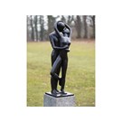 bronzen-beeld-modern-kussend-liefdespaar