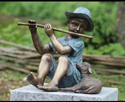 bronzen beeld - fluitspeler met lam